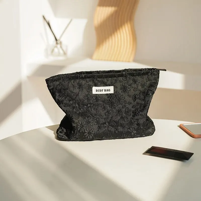 Borsa per il trucco da donna Borsa per il trucco con ricamo nero di grande capacità per rossetto Borsa per cellulare Pochette per pendolari Borsa da toilette da viaggio