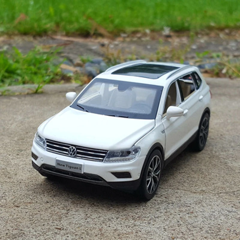 Volkswagens Tiguan L SUV modelo de coche de aleación, vehículo de juguete de Metal fundido a presión, simulación de luz de sonido, colección de