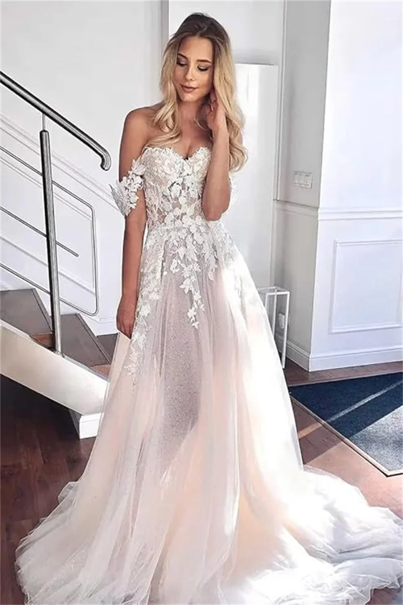 

Customized Boho Off Shoulder Wedding Dresses with Slit 2025 A Line Tulle Lace Appliques Bridal Gown Strapless Wedding Gown