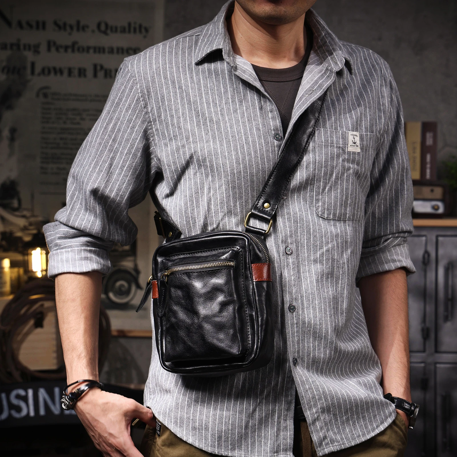 S.WORKER Vollnarbenleder-Umhängetasche für Herren, Vintage-Crossbody-Brusttasche aus pflanzlich gegerbtem Leder – Detail 4