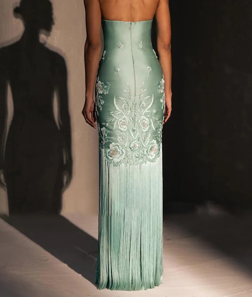 Vestido de noche recto con borlas y flores de satén, Sexy, personalizado, sin mangas, sin tirantes, largo hasta el suelo, vestidos de celebridades