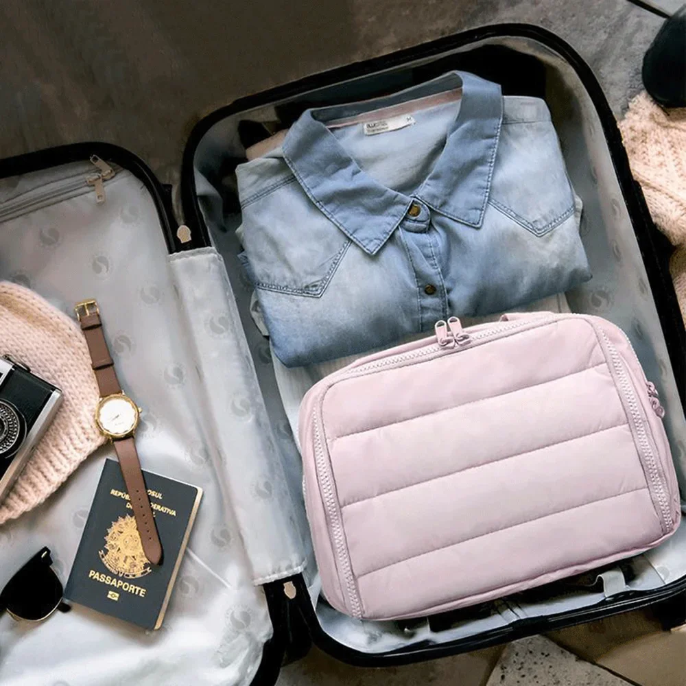 Große Reise-Kosmetiktasche 180 ° Kosmetiktasche mit breiter Öffnung, wasserabweisend, gepolstert, mit Griff für Flaschen in voller Größe – Detail 6