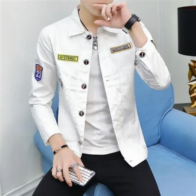 Vestes en jean homme décontracté mince court jean manteau pour hommes déchiré avec trou imprimé rouge Vintage hiver 2025 grande taille de tissu Joker L