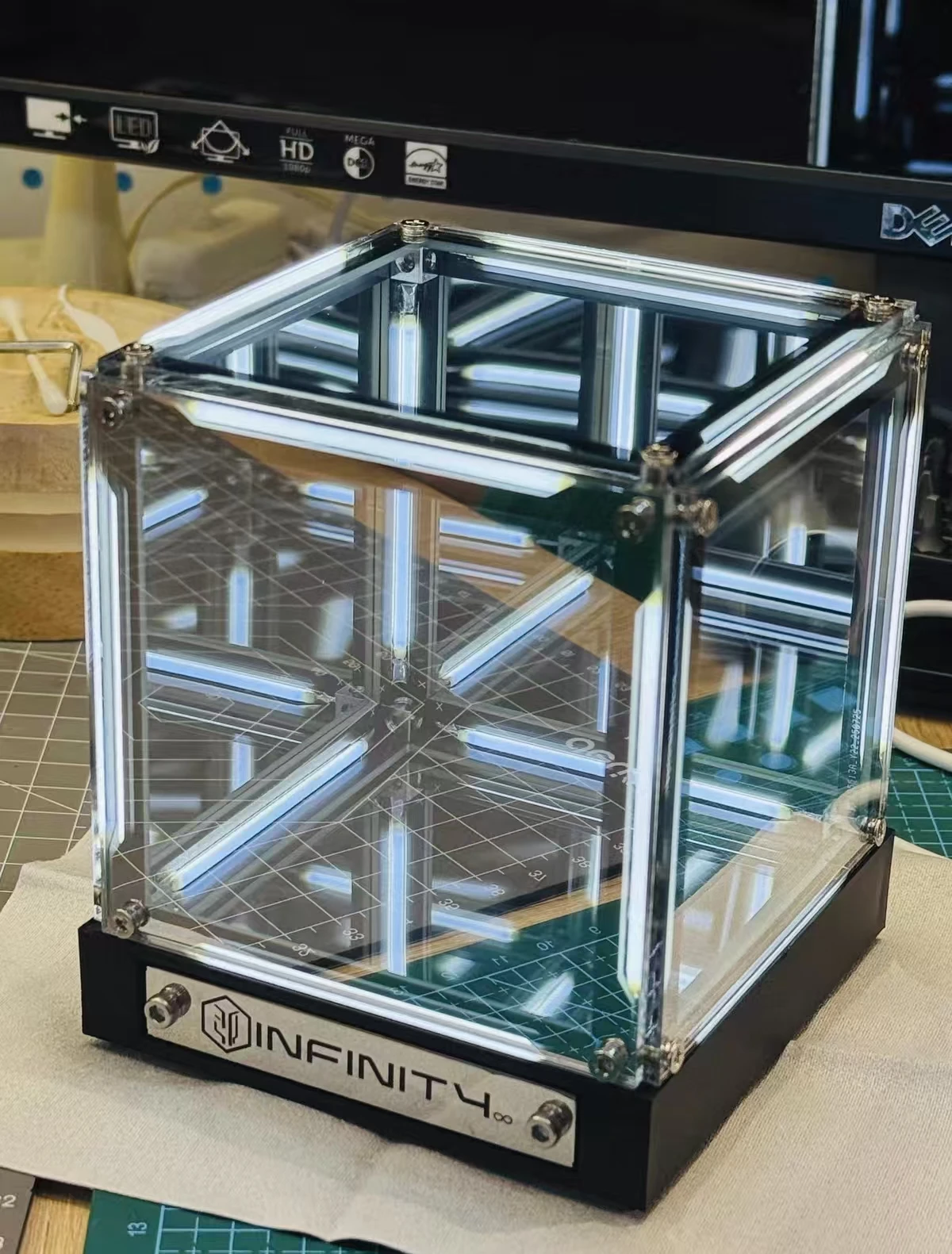 

Electronic Game Desktop Technology Atmosphere Light 4-Dimensional Space Hypercube Creative Desktop Night Light Game Accessories