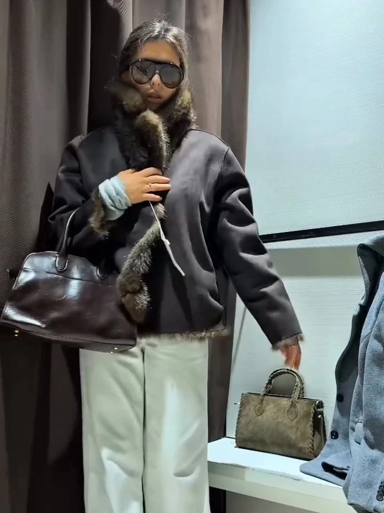 Элегантное платье миди без рукавов