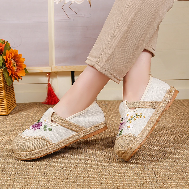 New Embroidery Flowers Flats for Women 2024 Autumn Comfortable Canvas Casuals Shoes Woman Chinese Style Espadrille Shoes Female