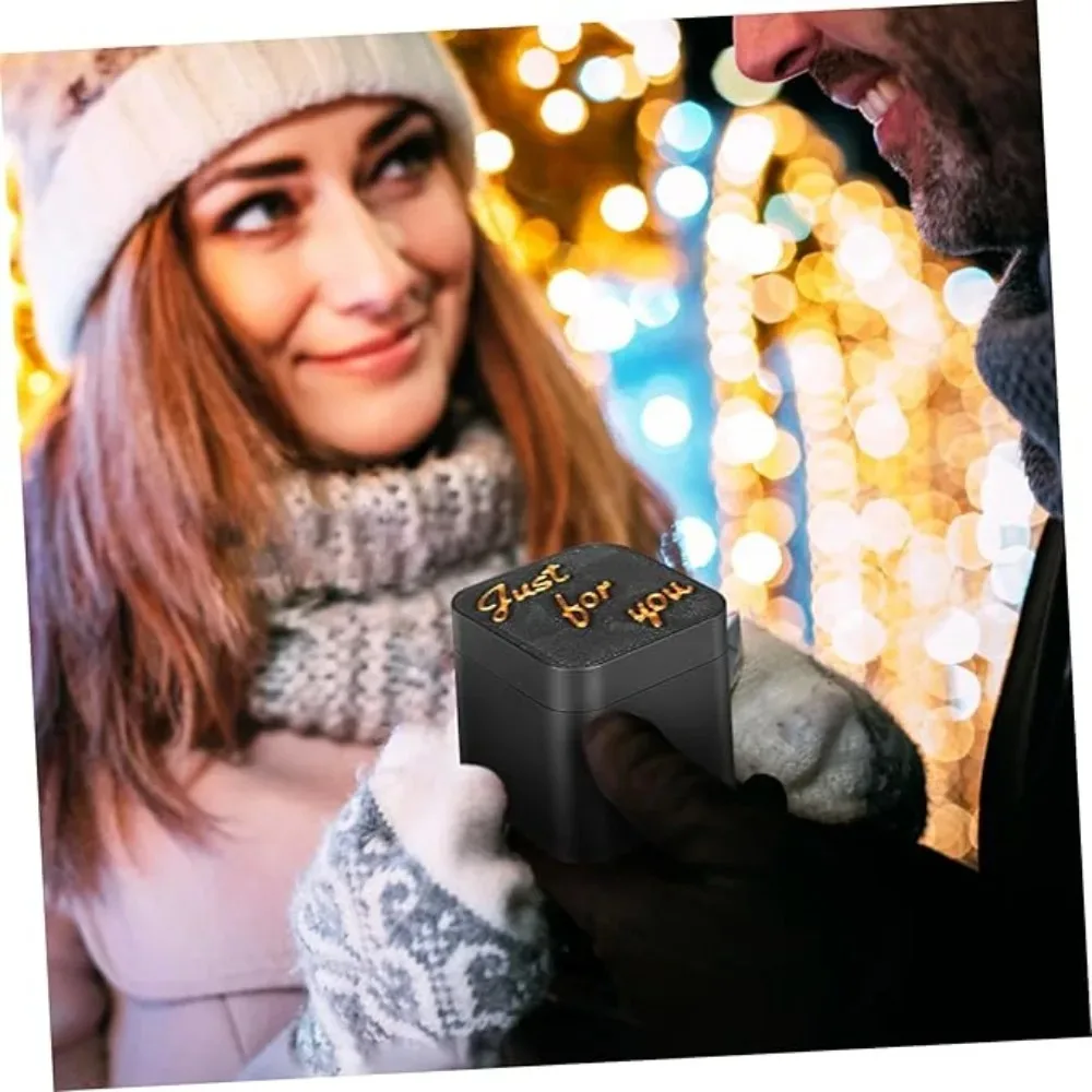 صندوق إصبع المزحة - هدية كمامة يدوية مقطوعة وهمية للمكتب والحفلات والعطلات، بلاستيك قابل للطي