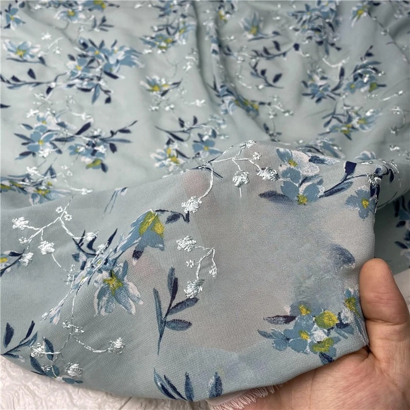 

Небесно-голубая вышитая 3D жаккардовая легкая складчатая шифоновая ткань для лета, платье из жоржета, блузка, солнцезащитная одежда