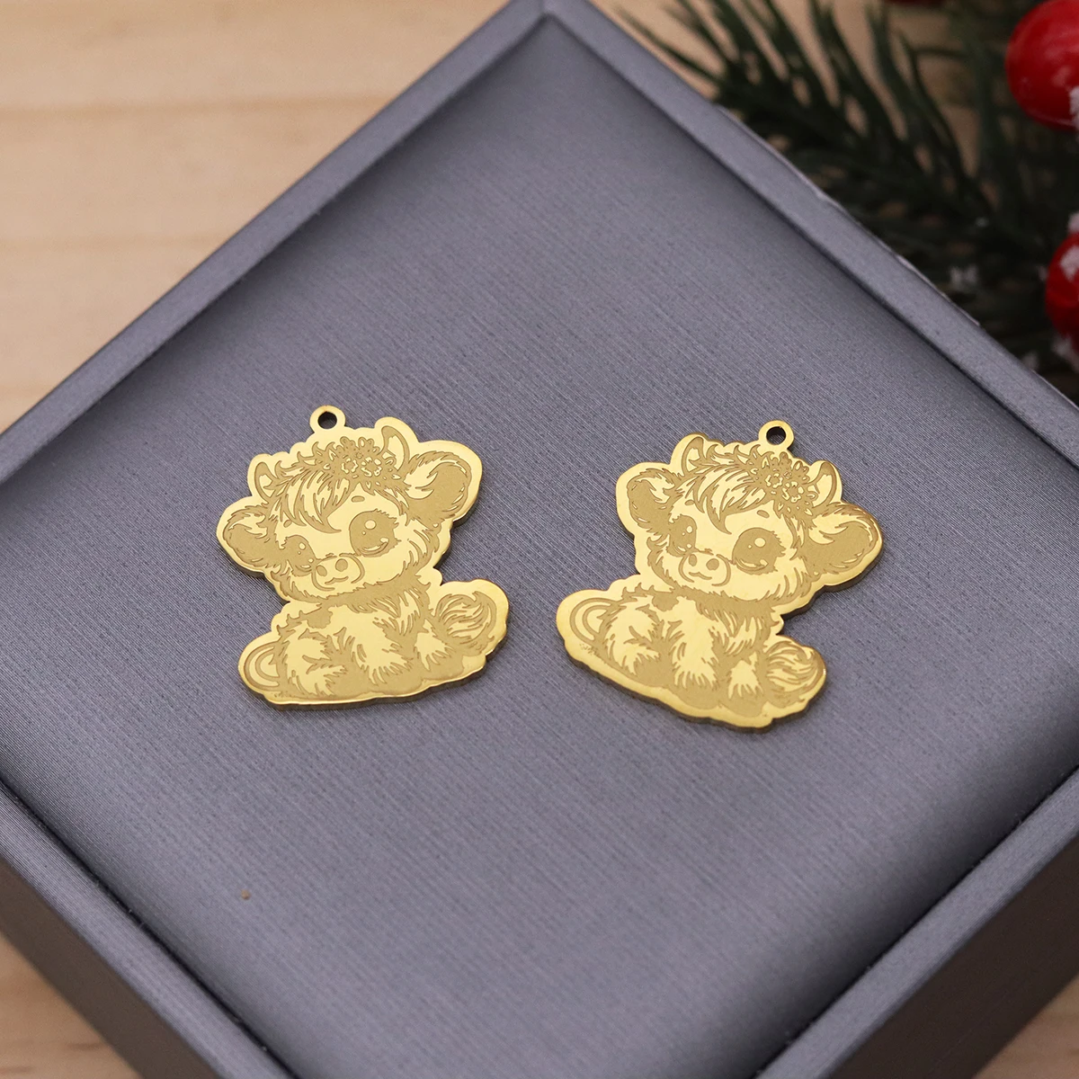 2pcs High Quality Stainless Steel Highland Calf With Flower Curly Tail Pet Pendant Charms for Jewelry Making Necklace Accessory