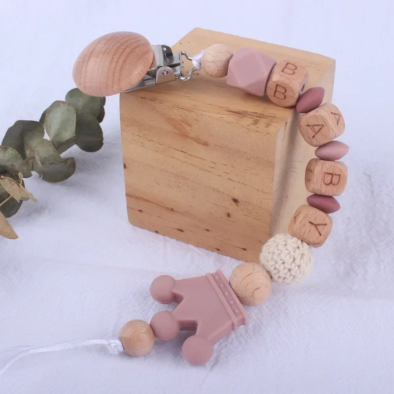 Nome personalizzato Clip per ciuccio per bambini Corona Massaggiagengive BPA gratuito Manichino Porta capezzoli Clip Catena Dentizione Giocattoli Accessori per neonati