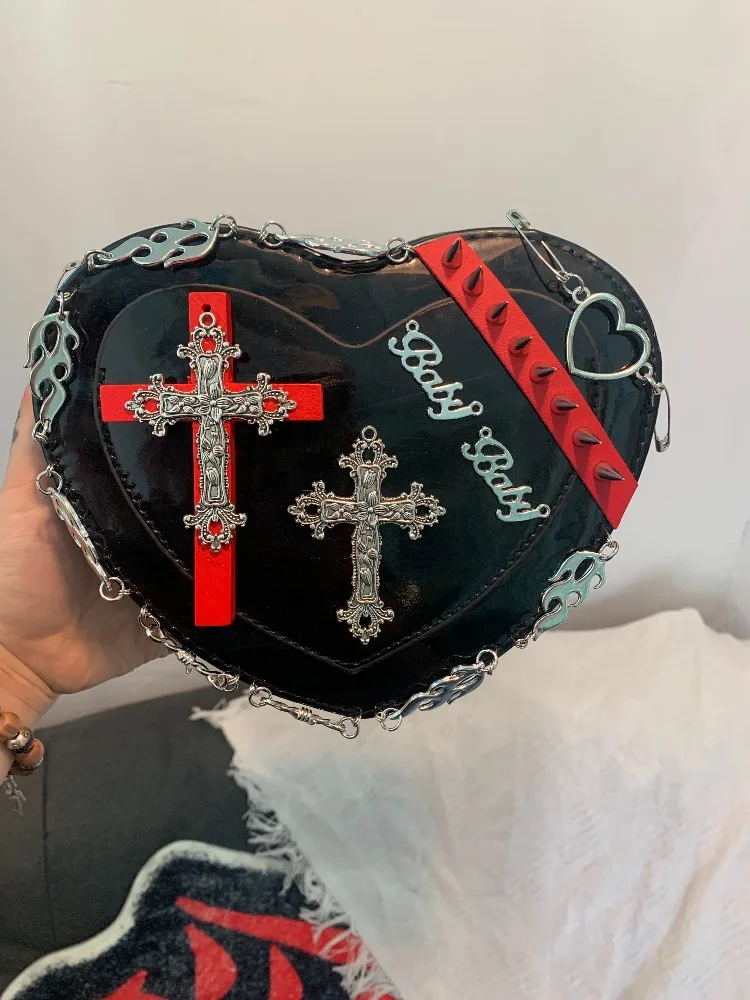 Personalized Design Punk Girl Love Handbag Original Design Y2k Heart-shaped Gothic Messenger Bag