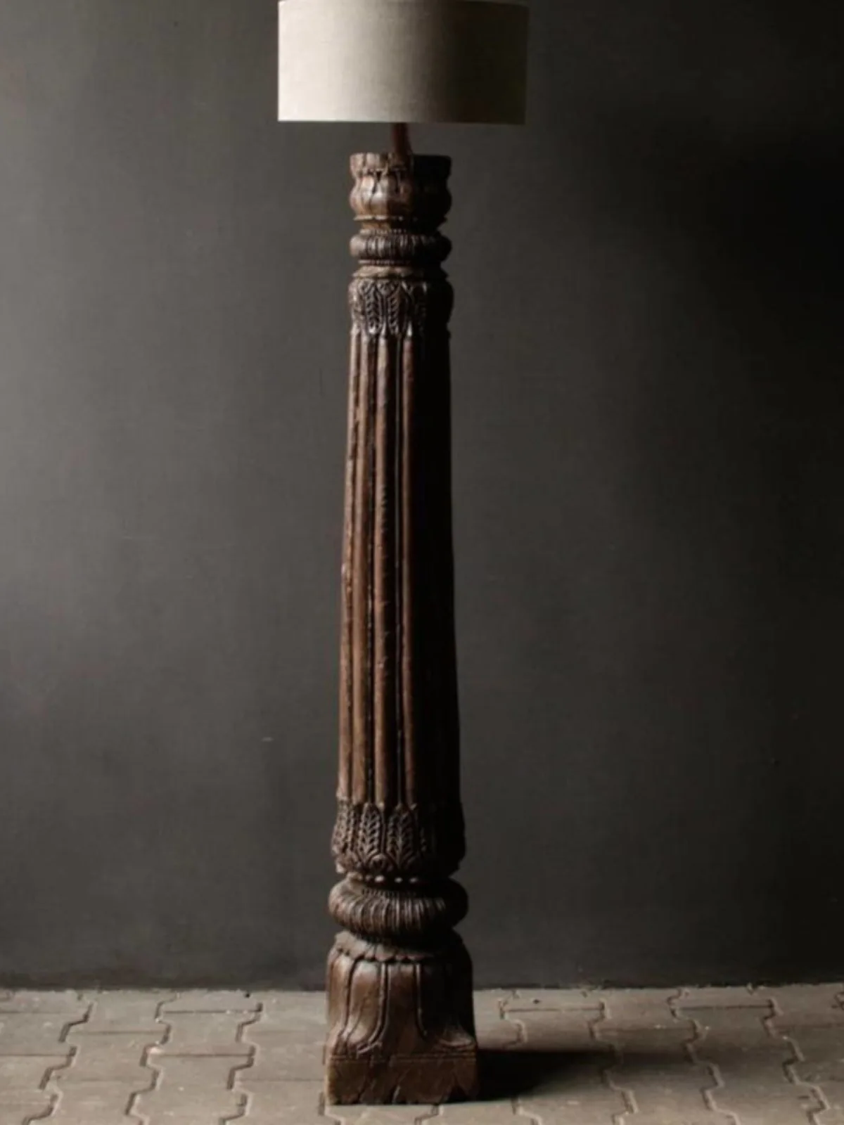 

French retro floor lamp antique old creative Roman column carved living room hotel clubhouse decoration floor