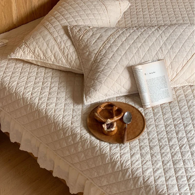 Eco-Friendly Enzyme Washed Quilt Set 3-Piece French Style Plaid with Lace Edge Soft Bedspread Bedding Set for Home Bedroom