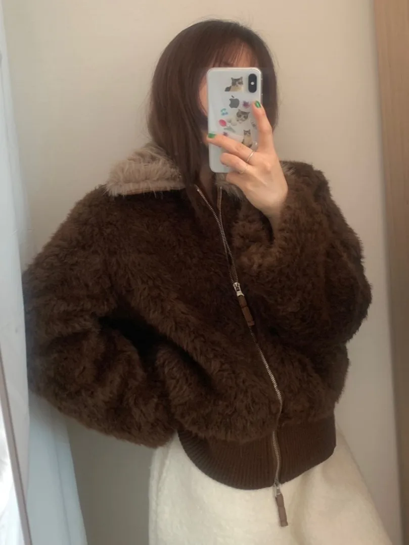 Koreański płaszcz damski z kołnierzem z futra jagnięcego, ciepły, miękki, uroczy, ekologiczny, o długości ort, idealny na zimę.