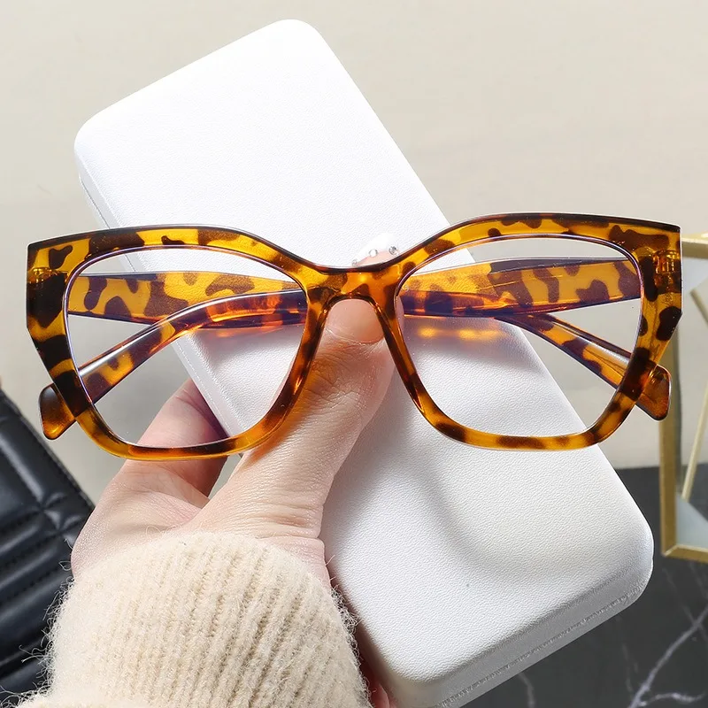 Women Fashion Patchwork Cat Eye Glasses Stylish Contrasting Color Anti-blue Light Computer Glasses PC Frame Daily Use Eyewear view 3