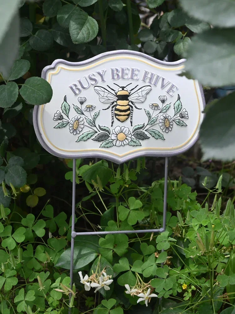 Bee Pattern Garden Card Insertion Metal Iron Art Retro Style Make Old Horticultural Plugin Outdoors Courtyard Decorate Ornament