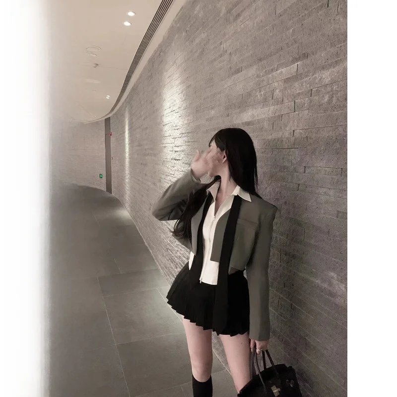 

Black Pleated Skirt Hotdog Spicy Anime Girl High Waist A-Line Skirt Commute Style Short Length Pure Color Spring Fashion