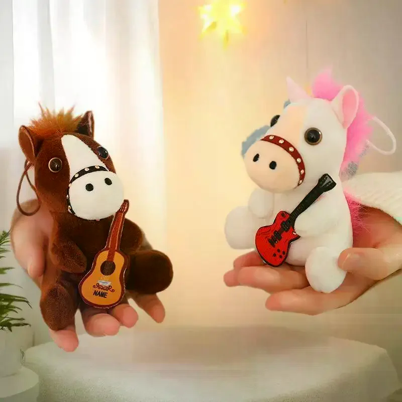 Lindo y esponjoso 12cm cuerda de tracción Wag cola caballo llavero de juguete de peluche de dibujos animados muñeco de peluche suave colgante llave de coche mochila bolsa Accesorios