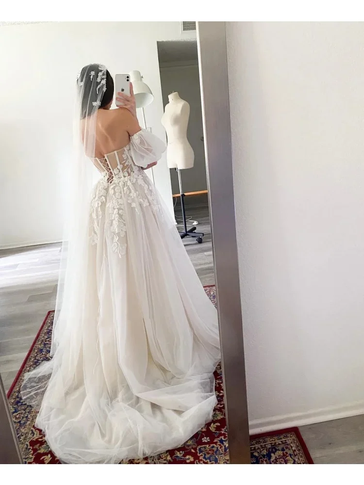 High-end Customzied Sweetheart Strapless Wedding Dress Tulle  Lace Applique Bridal Gown with Detachable Puff Sleeves