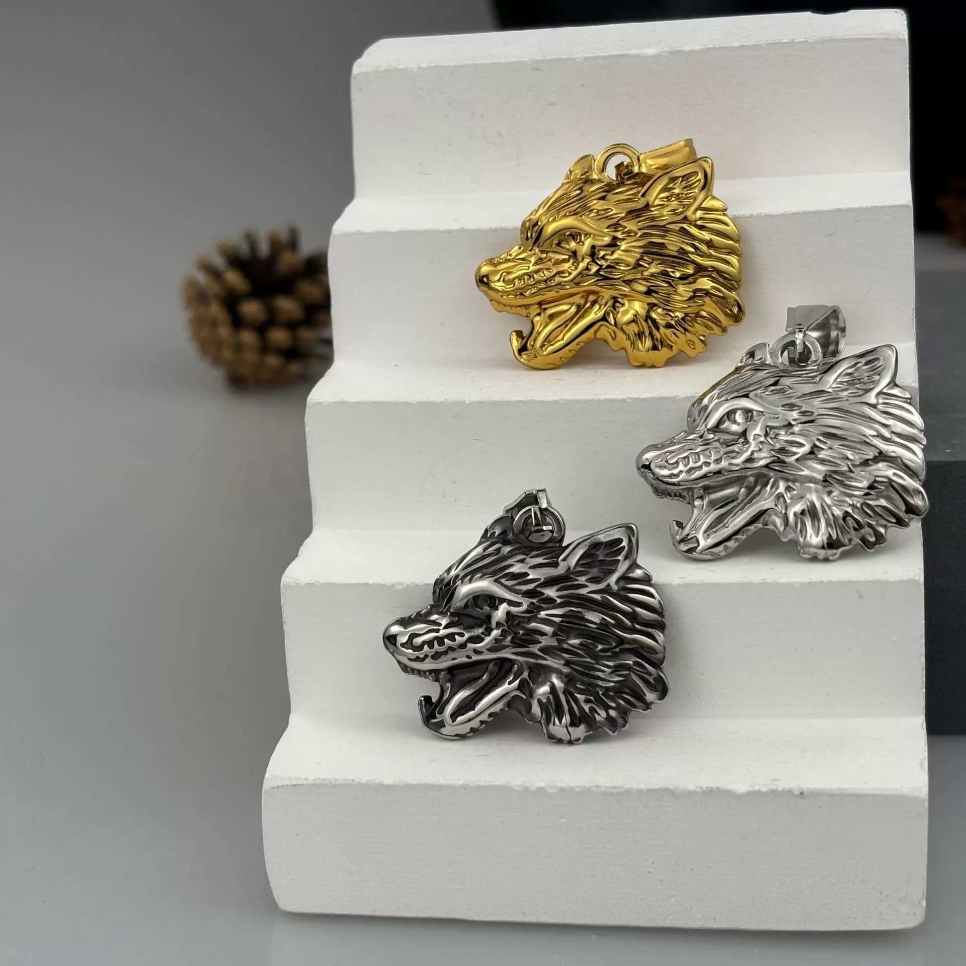 316L Stainless Steel Roaring Wolf Head Pendant Animal Embossed Charm Men Hip Hop Necklace Jewelry Gift