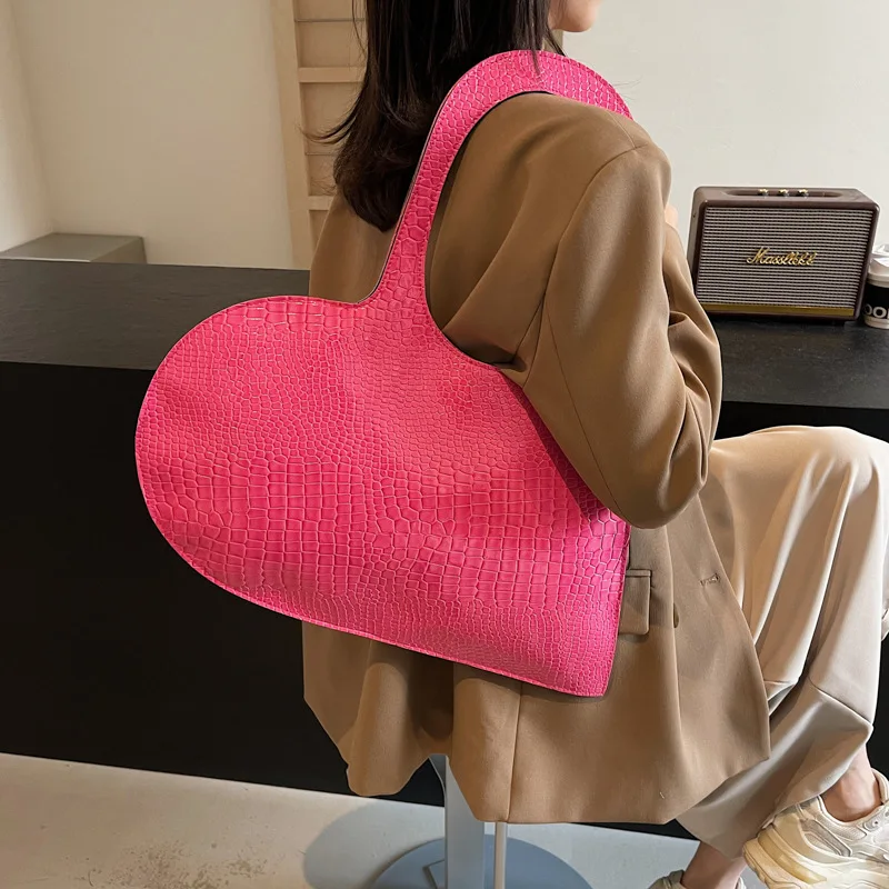 2025 تصميم الأزياء الجديدة المرأة الخوخ شكل قلب شيك سعة كبيرة حقائب كتف حقائب سيدة عادية التنقل حمل حقيبة