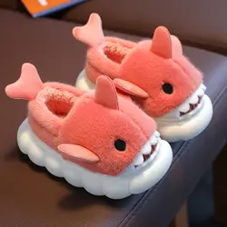 Zapatillas cálidas de felpa para bebé, zapatos suaves de tiburón BABI, antideslizantes para el dormitorio de la casa, primeros pasos, Invierno