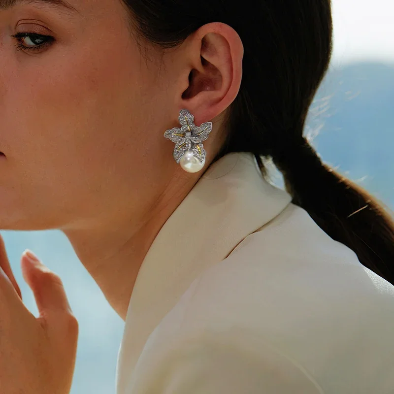 Fashionable and Elegant Flower Earrings for Women with Light Luxury Temperament, Imitation Pearl Earrings, Personalized and Vers