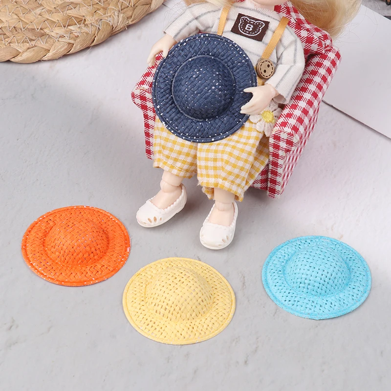 5Pcs Dollhouse Hand Weaved cappello di paglia bambola Mini cappello colorato accessori per la decorazione per bambini giochi di imitazione