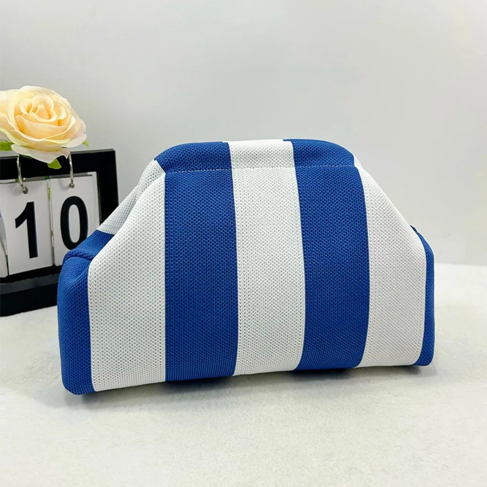 Gestrickte gestreifte Handtasche für Abendessen, Arbeit, Strand, große Kapazität, vielseitig einsetzbar, Farbkontrast, Pendler-Clip-Tasche für Damen – Detail 10