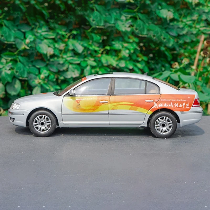 Diecast 1:18 Scale PASSAT Lingyu Alloy Car Model Finished Product Simulation Toy Collection Gift Static Model Souvenir