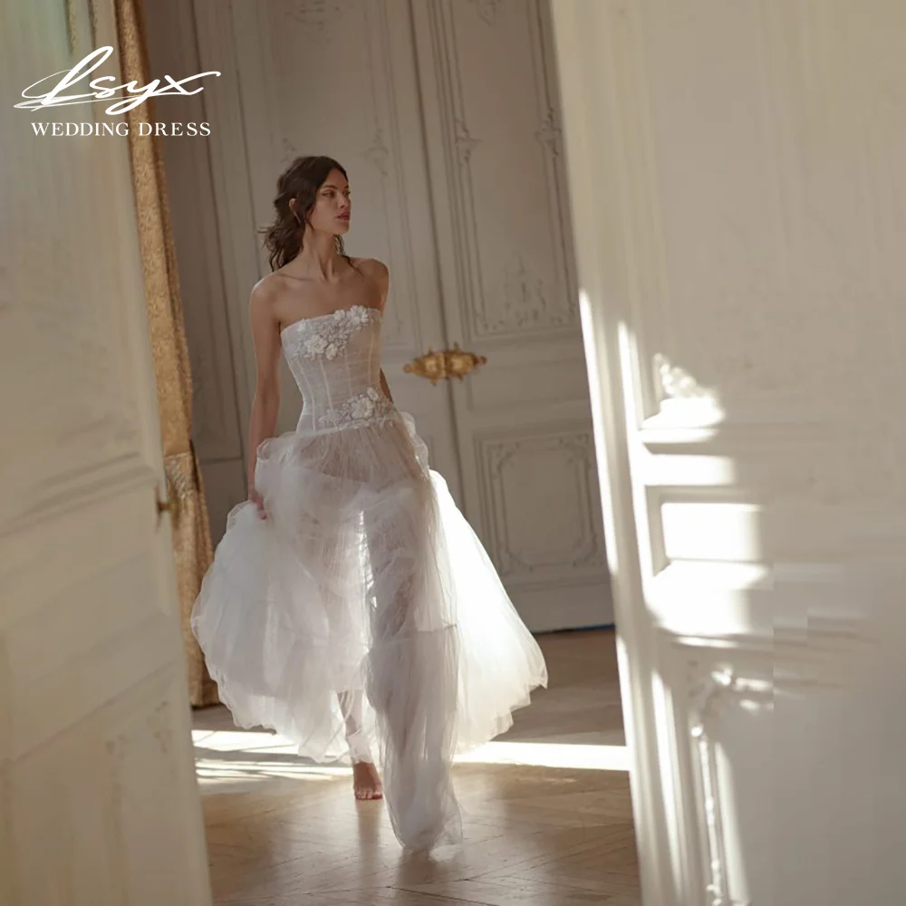 

LSYX 2025 Trendy Strapless 3D Floral Sexy Corset Wedding Dress Tiered Tulle Skirt Fitted Silhouette Elegant Romantic Bridal Gown