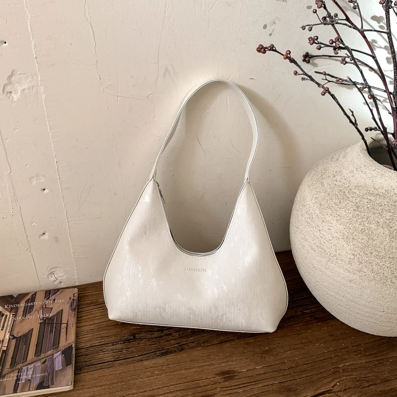 

PU Solid Color Zipper Casual Tote 2026 New Temperament Versatile Retro Bags High Capacity Commuting Fashion Shoulder Bags