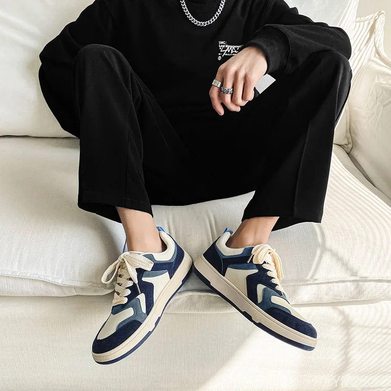 新しい春と秋のファッショナブルな多用途メンズシューズミニマリスト通気性メンズフラットカジュアル快適なキャンバスシューズ