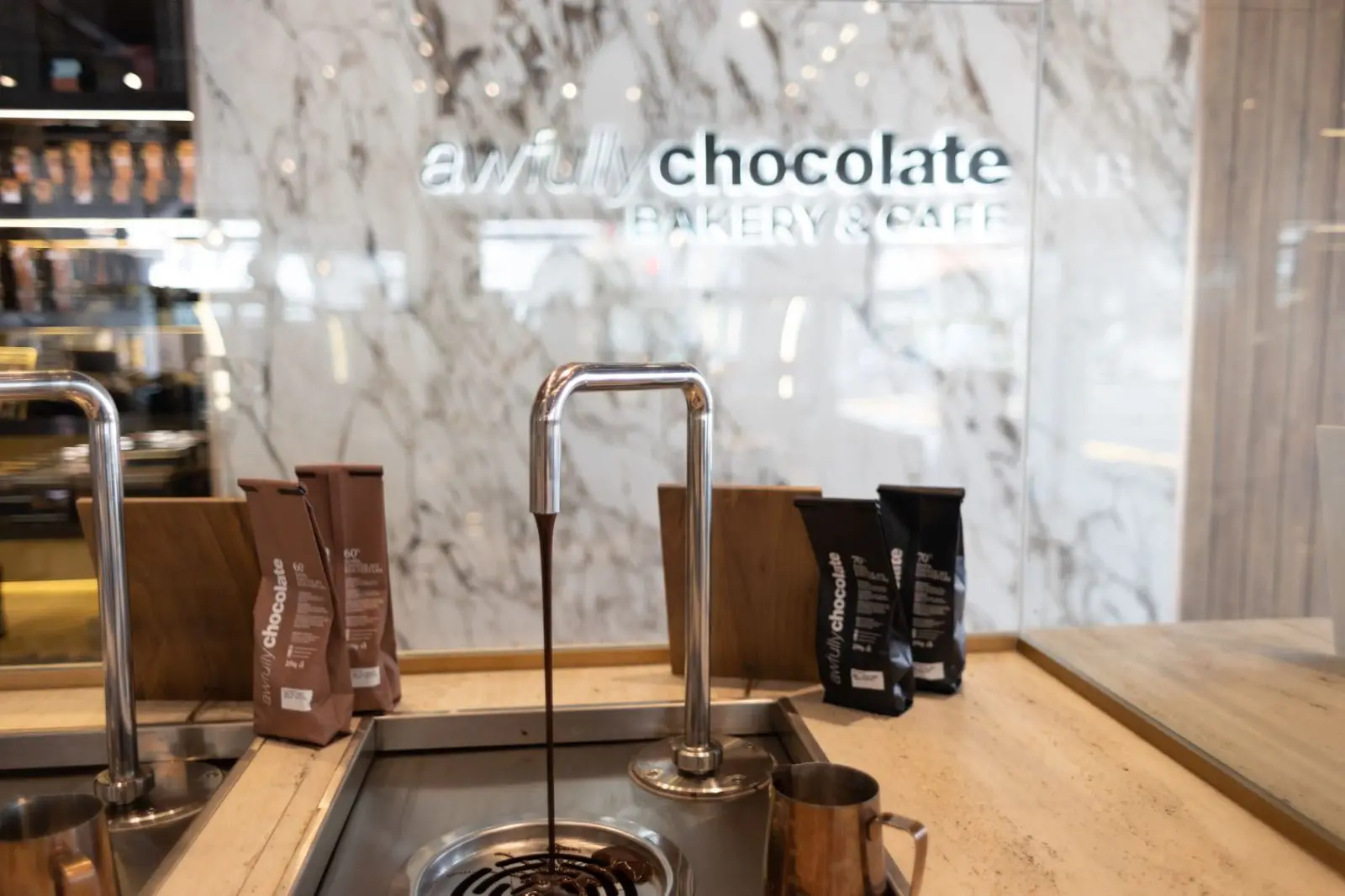 Многофункциональная дешевая полностью автоматическая мини-маленькая плавильная машина 8 кг, 15 кг, 30 кг, колесо для изготовления шоколада