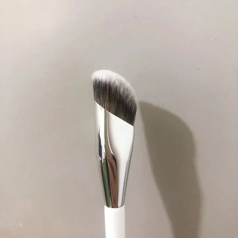 Concealer Brush Under Eye for Makeup Cream Corrector Blending Brush Liquid Makeup Nose Contour Foundation Brush Makeup Brush