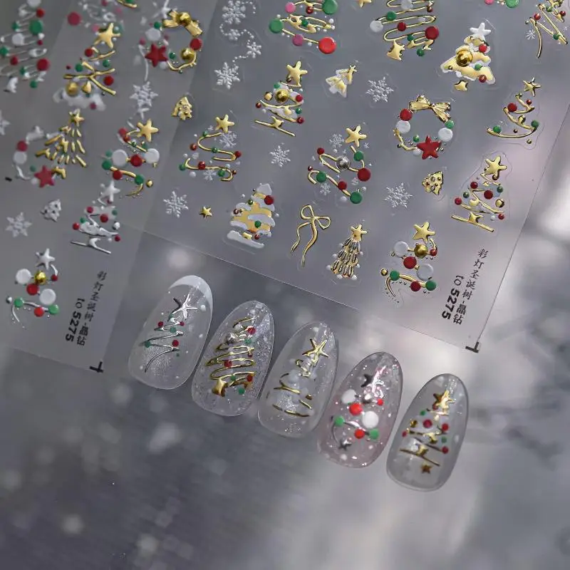 3D-Weihnachts-Nagelkunst-Aufkleber mit glänzenden goldenen Weihnachtsbaum- und Schneeflocken-Designs, perfekt für DIY-Maniküre und festliche Nageldekorationen. – Detail 1