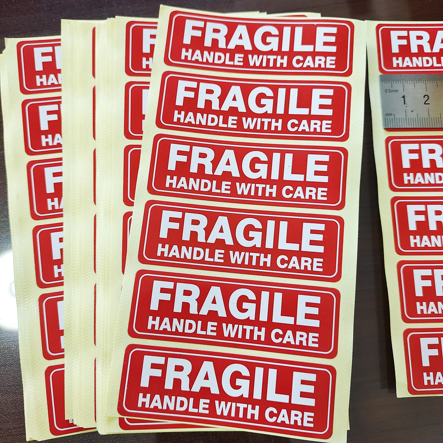 300pcs 76x25mm FRAGILE HANDLE WITH CARE Self-adhesive Shipping Safety Label Sticker Package Protection Reminder Paper Tag