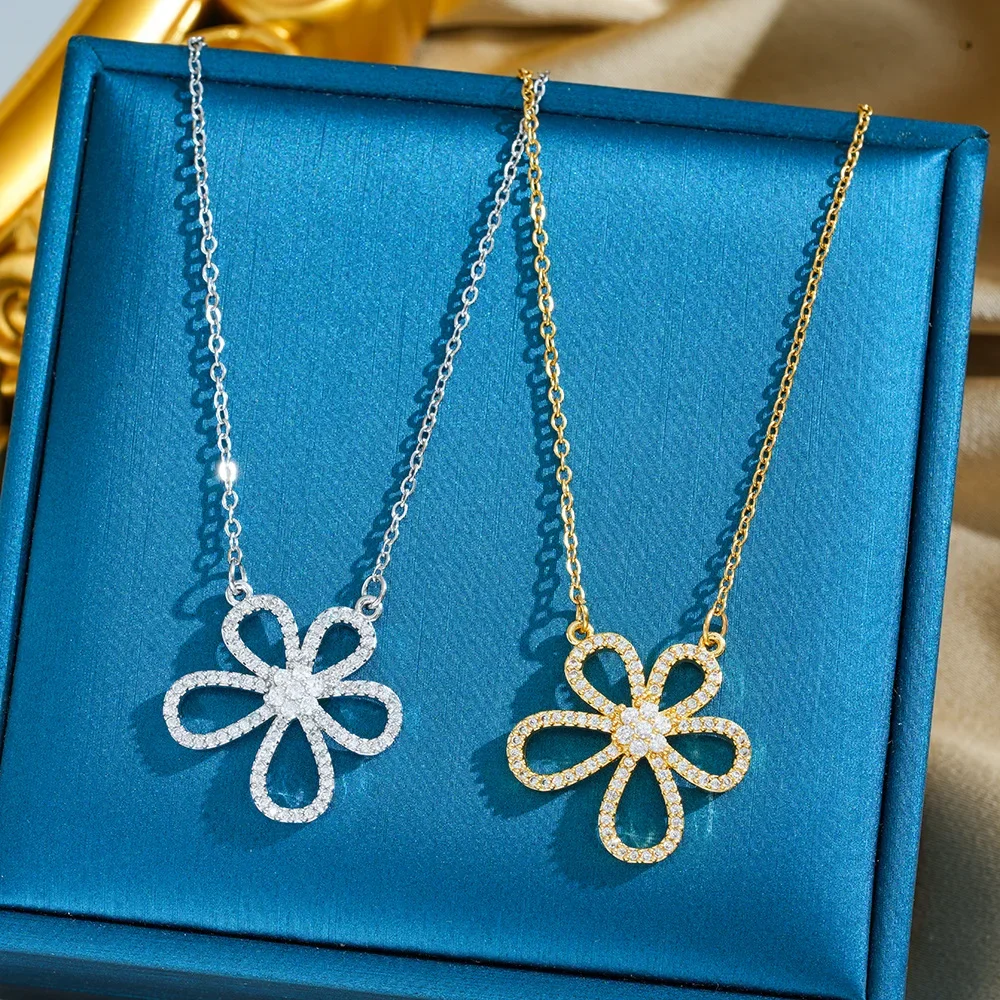 

This all-diamond five-petal flower titanium steel necklace is unique and versatile for women