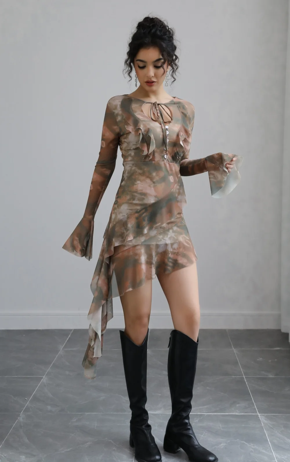 2025 nova moda recorte rendas manga alargada vestido feminino emagrecimento tie-tingido impresso vestido de malha feminino vestido de malha irregular