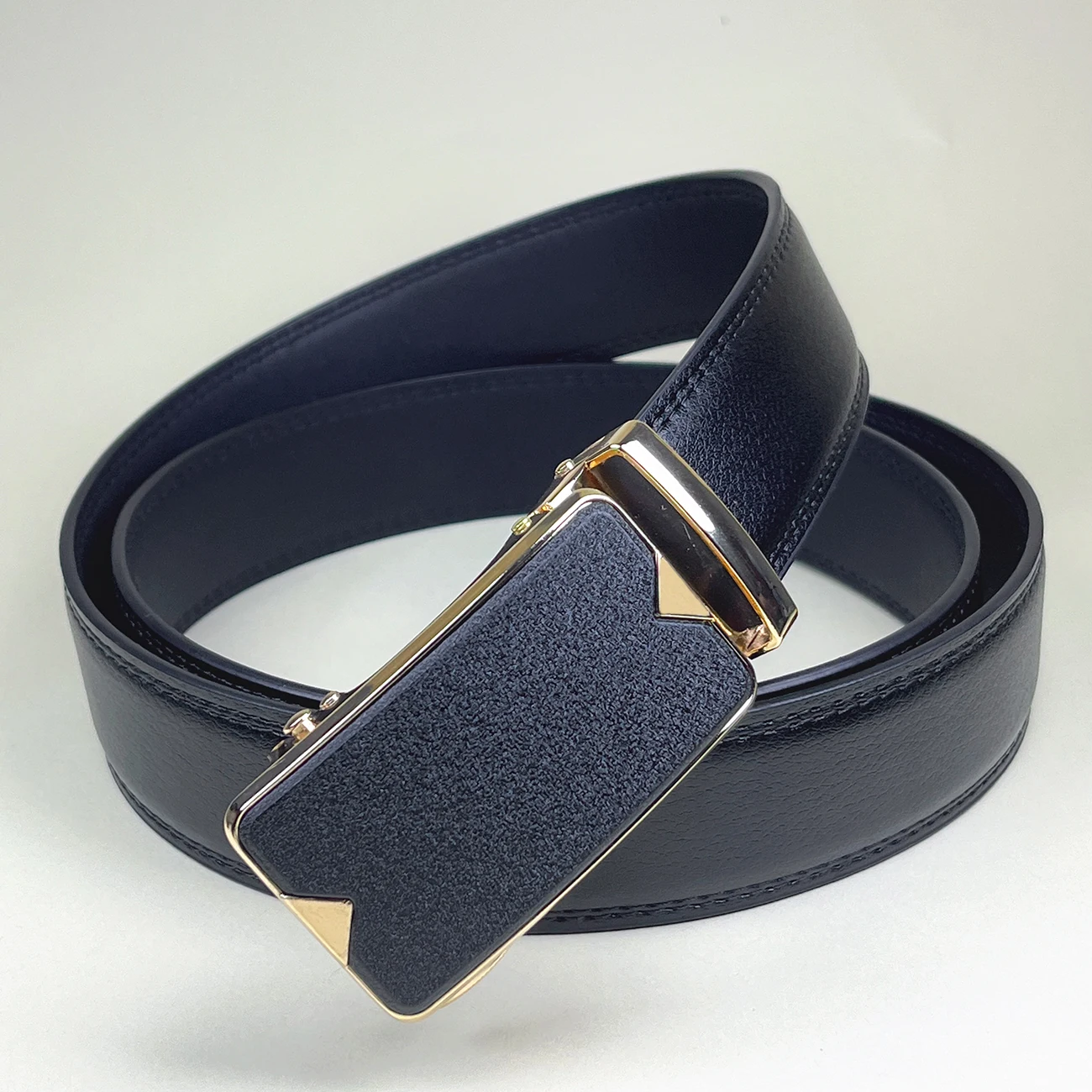 남성 하이 엔드 가죽 자동 버클 허리 벨트 패션 트렌드 비즈니스 캐주얼 바지 벨트 합금 소재 통근 스타일