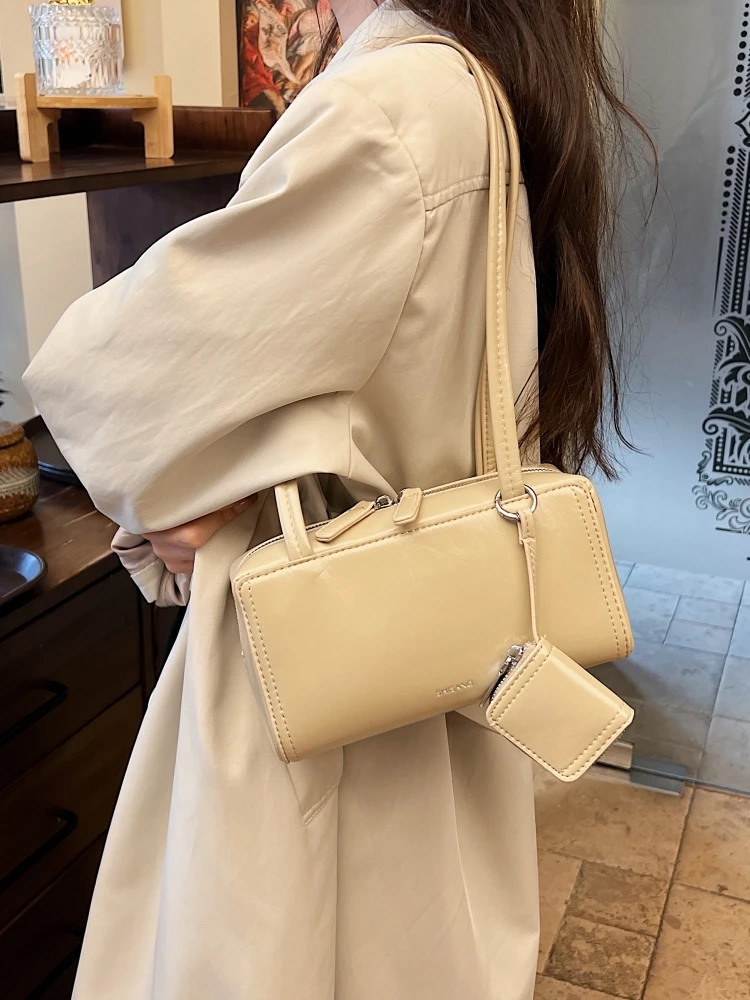 حقيبة جلدية صغيرة بتصميم عتيق للنساء، موديل 2024 الجديد، حقيبة مربعة أنيقة للعمل، حقيبة كتف واحدة راقية للخريف والشتاء