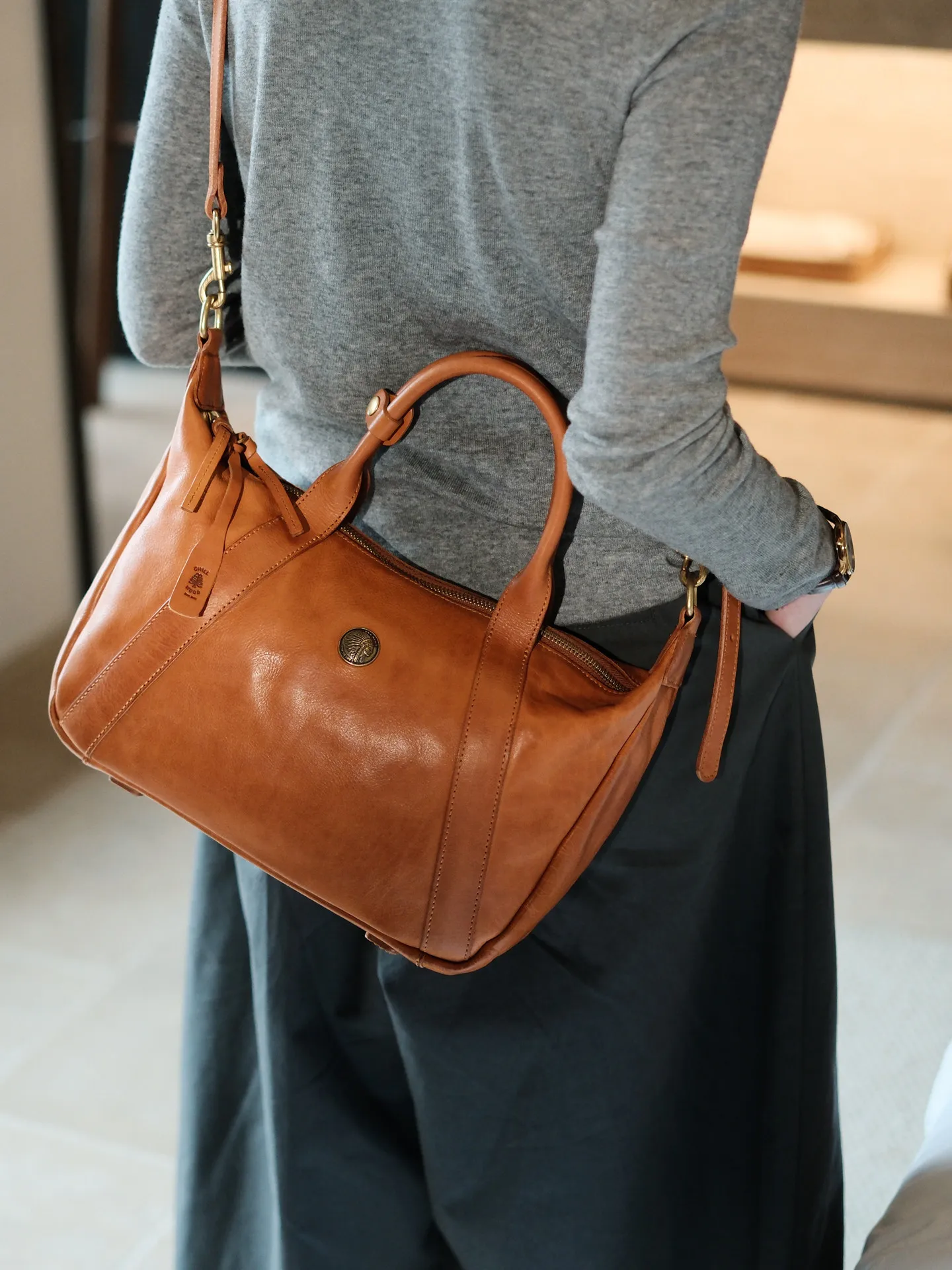 

Дизайнерская женская сумка ручной работы из натуральной кожи, модная, роскошная, из натуральной коровьей кожи, вместительная сумка через плечо.