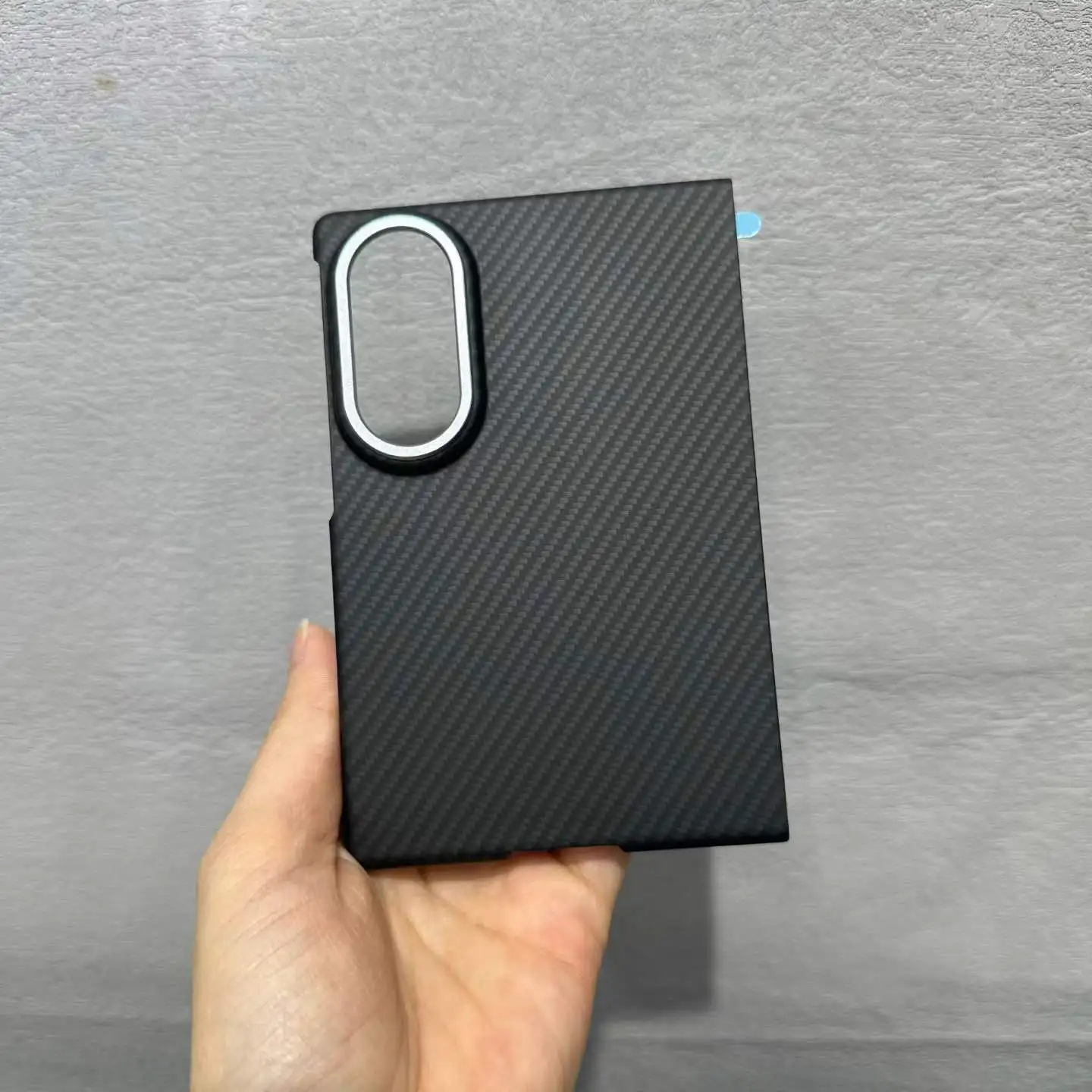 Wysokiej jakości magnetyczne etui PC z włókna węglowego 1500D o wzorze włókna węglowego do Samsung Galaxy Z Fold 8, o wyglądzie kevlaru, z obsługą bezprzewodowego ładowania. — zdjęcie produktu 5