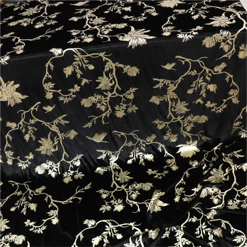 Tecido feminino de alta qualidade para camisas, camisolas e cheongsams feitos de tecido de seda e veludo de viscose em relevo dourado