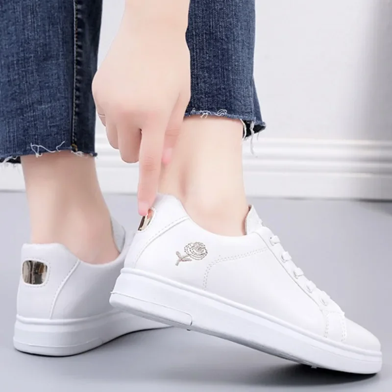 Shoes 2024 Women Running Spring Autumn Fashion White Breathable Embroidered Flower Lace-Up Casual Sneakers Zapatos De Mujer