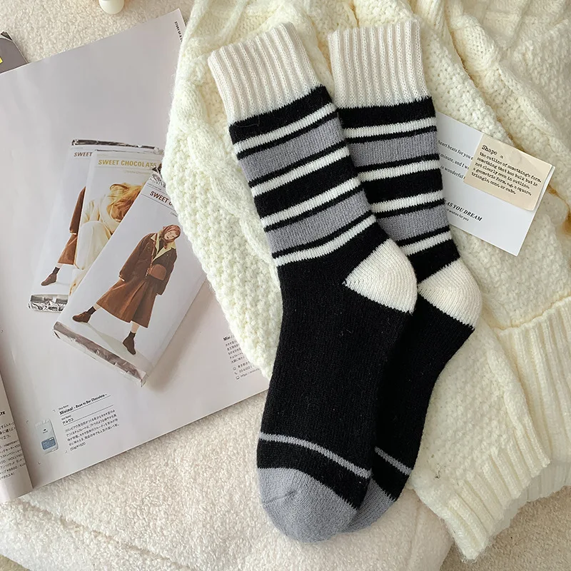 Autumn/winter Wool Socks for Women with Fleece Thickened Cashmere Hoop Socks Casual High Appearance Level Mid-tube Socks A024