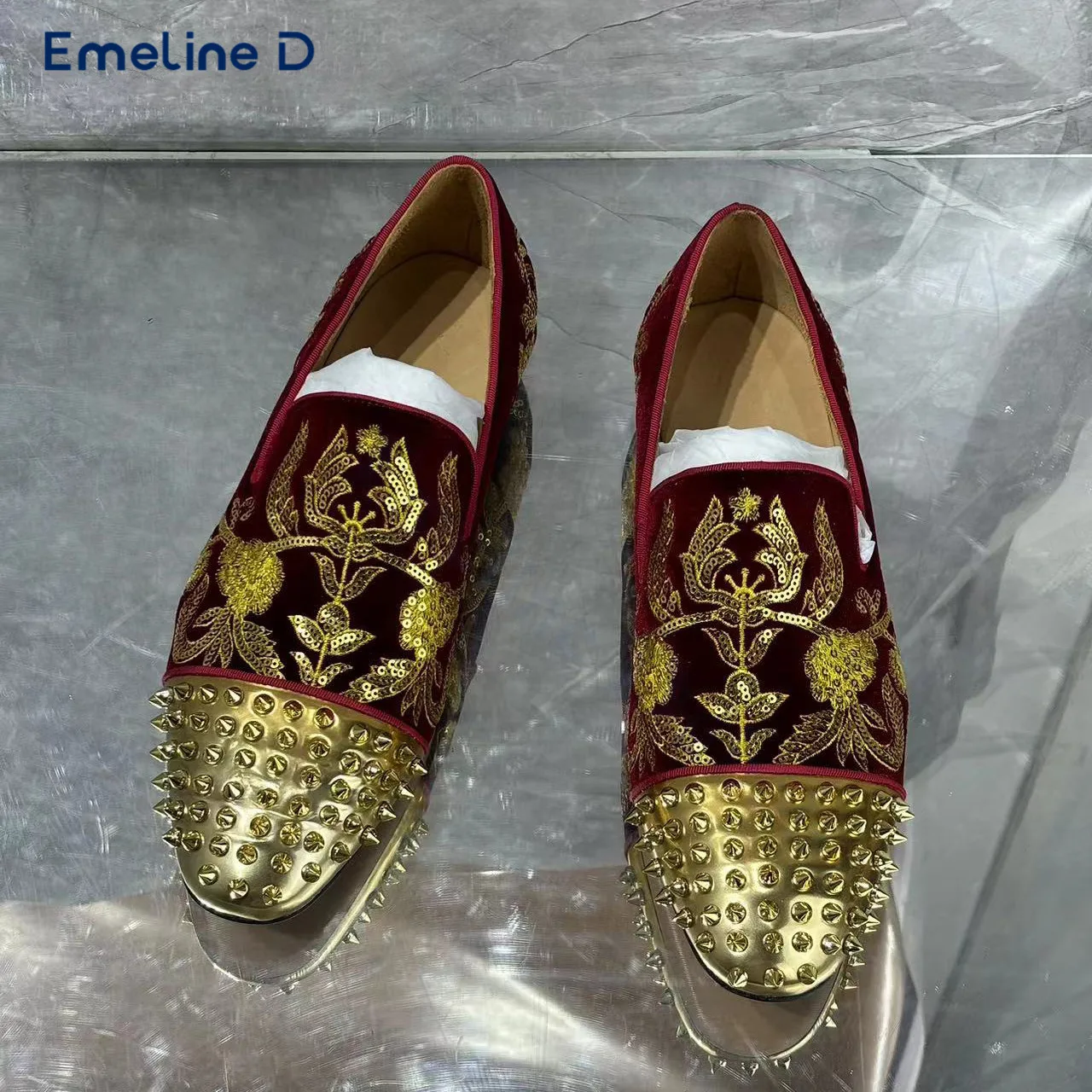 

Gold Sequin Pattern Embroidered Loafers with Metal Studs Red Suede Slip-On Casual Shoes Color Matching Fashion Men's Shoes