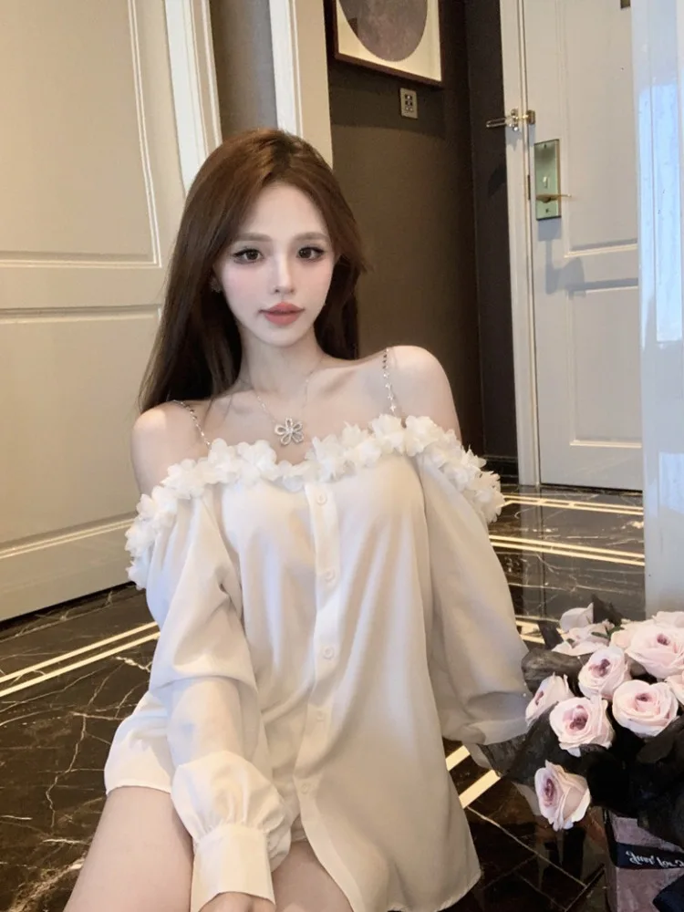 

Elegant White One-Shoulder Shirt with Chain Strap 3D Flower Design for Women Autumn Initial Stylish Pure Desire Style