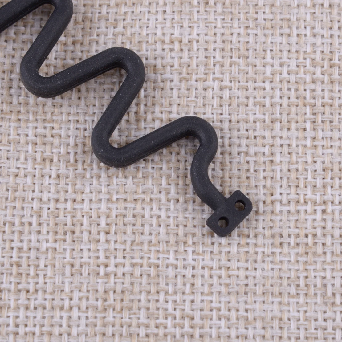 31336424 10004047 Fuel Tank Cap Retaining Strap Fit For Volvo 850 S70 V70 C70 XC70 S60 S80 S40 S80II V70III Black Rubber view 4