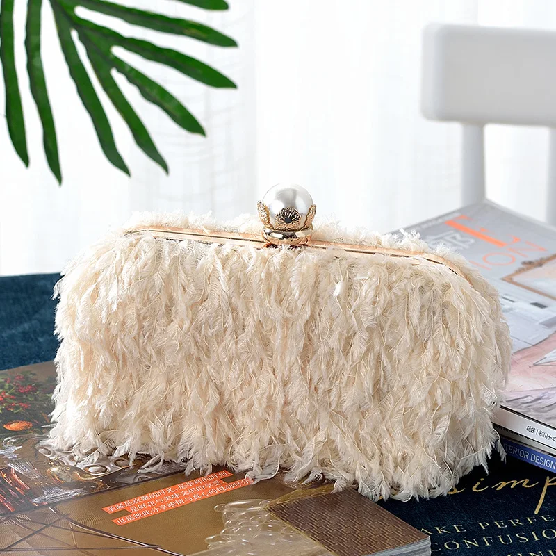 

Women's Winter Feather Fuzzy Evening Bags Pearl Buckle Tassel Fashion Clutch Bag Trendy Wedding Clutch Purse Sac À Main Femme